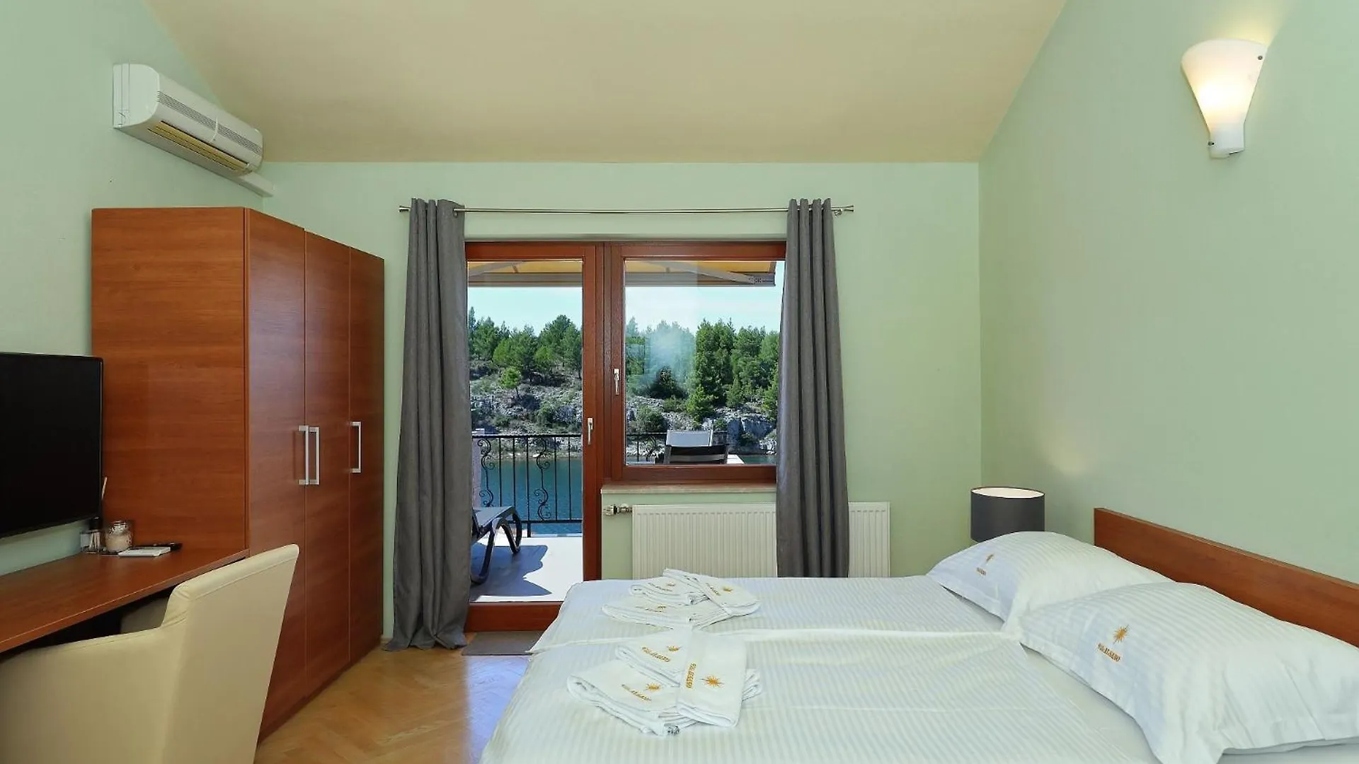 Alsano, No 2 Apartment Basic Croatia